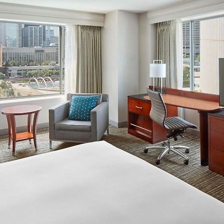 Отель Marriott Downtown At Cf Toronto Eaton Centre Экстерьер фото