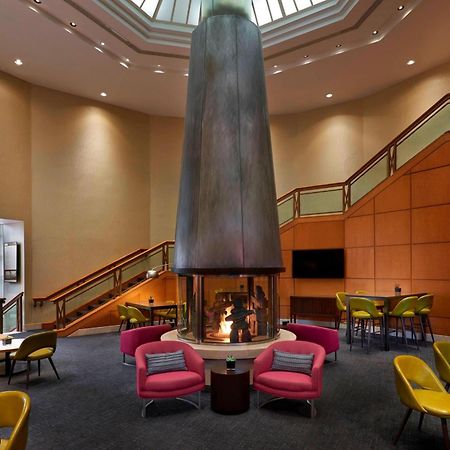 Отель Marriott Downtown At Cf Toronto Eaton Centre Экстерьер фото