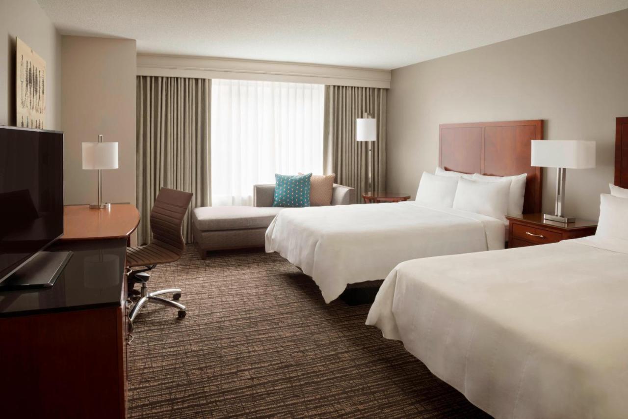 Отель Marriott Downtown At Cf Toronto Eaton Centre Экстерьер фото