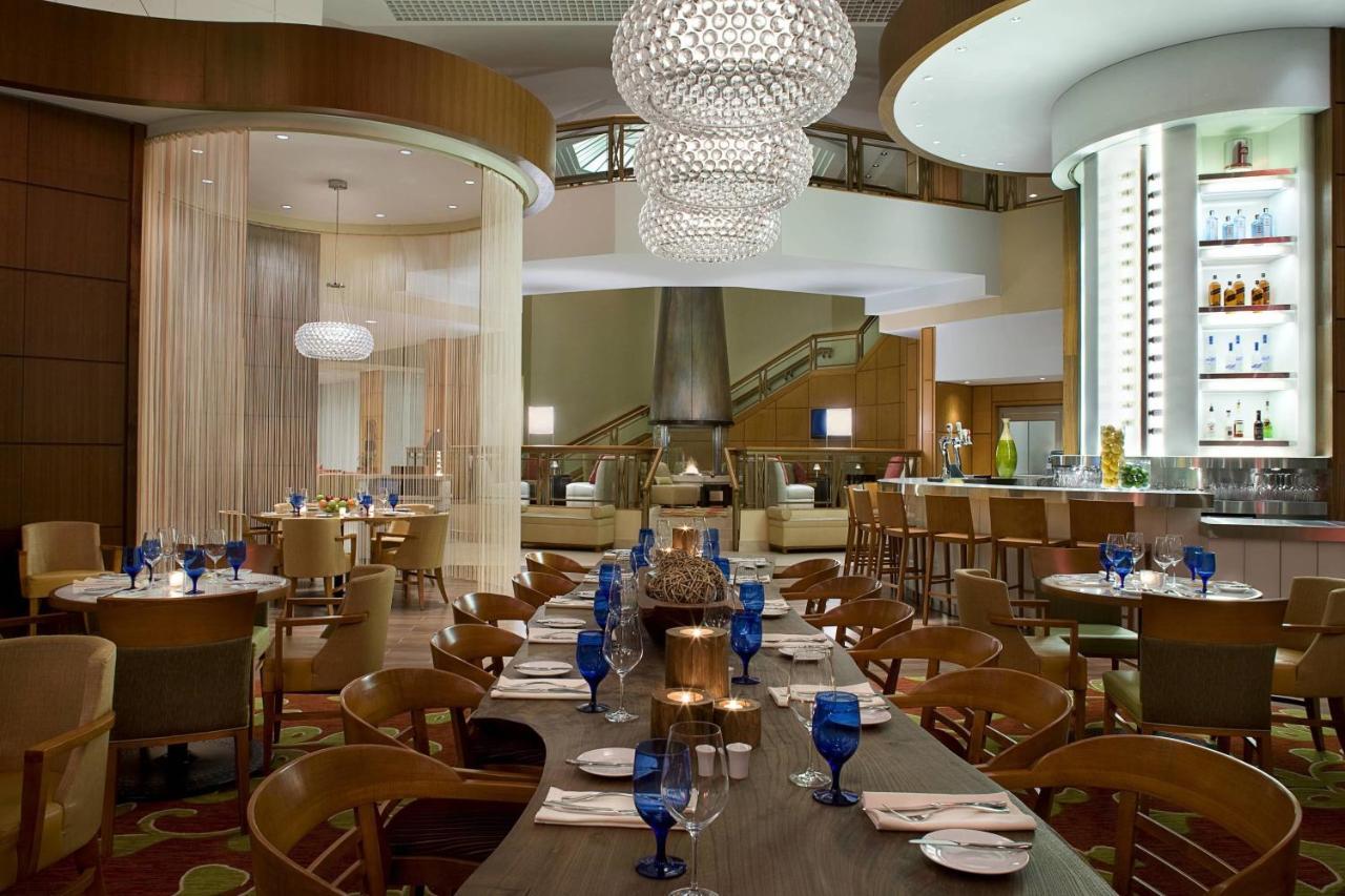 Отель Marriott Downtown At Cf Toronto Eaton Centre Экстерьер фото