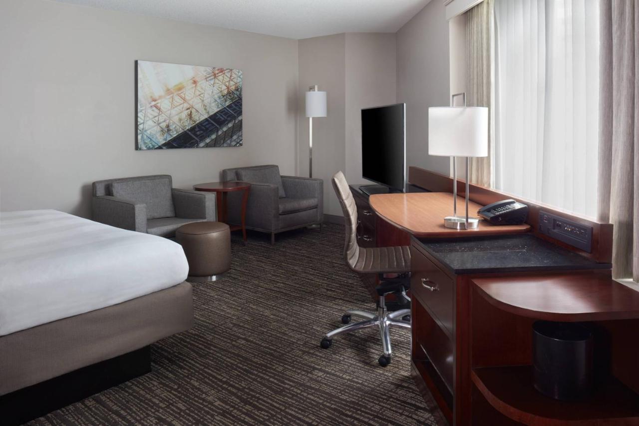 Отель Marriott Downtown At Cf Toronto Eaton Centre Экстерьер фото