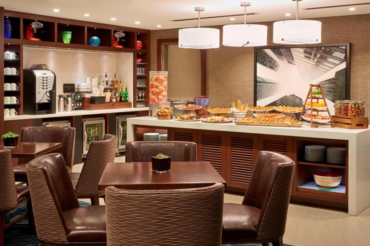 Отель Marriott Downtown At Cf Toronto Eaton Centre Экстерьер фото