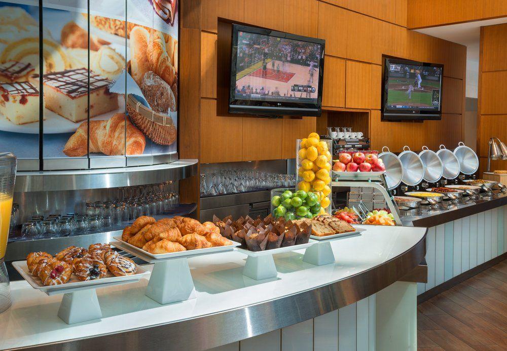 Отель Marriott Downtown At Cf Toronto Eaton Centre Экстерьер фото