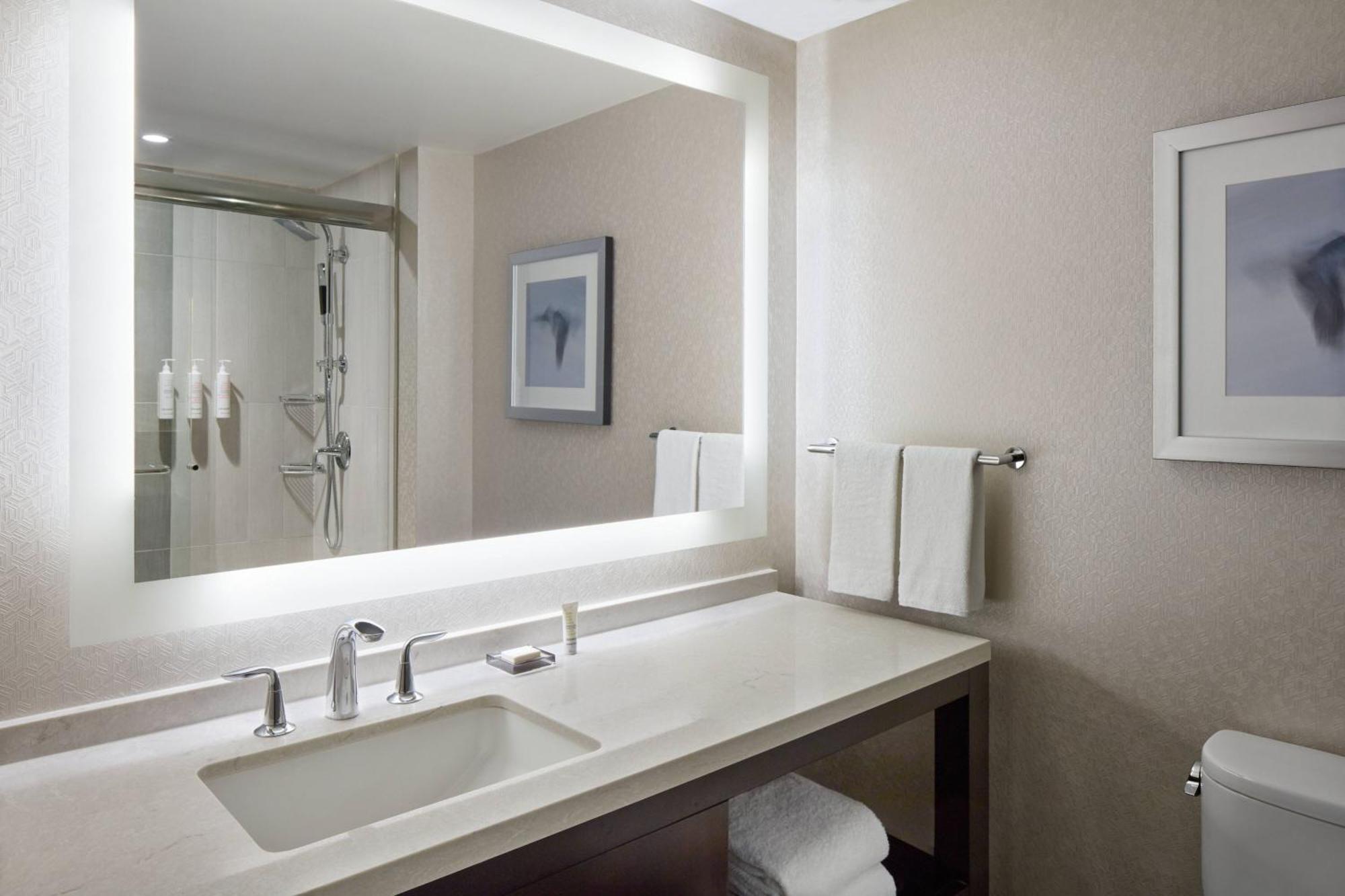Отель Marriott Downtown At Cf Toronto Eaton Centre Экстерьер фото