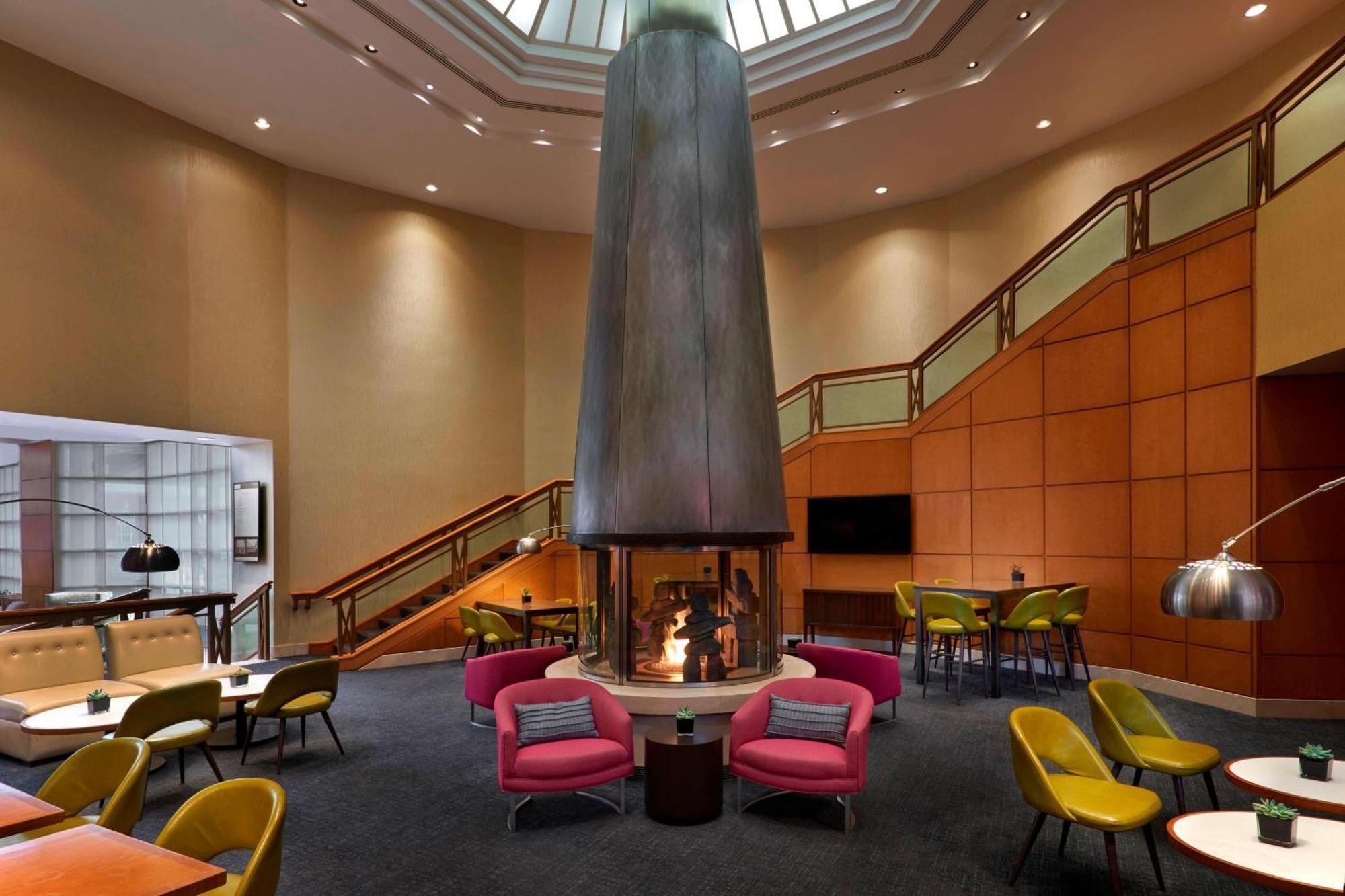 Отель Marriott Downtown At Cf Toronto Eaton Centre Экстерьер фото