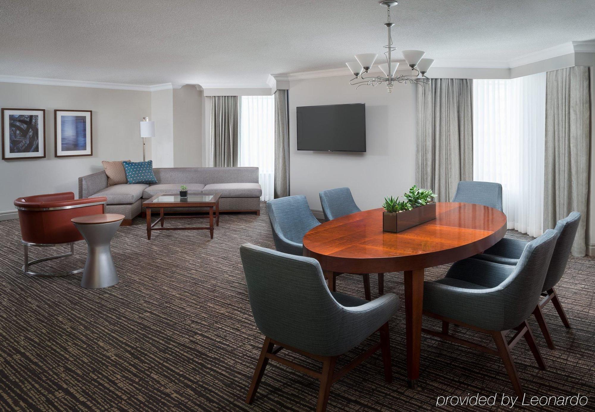 Отель Marriott Downtown At Cf Toronto Eaton Centre Экстерьер фото