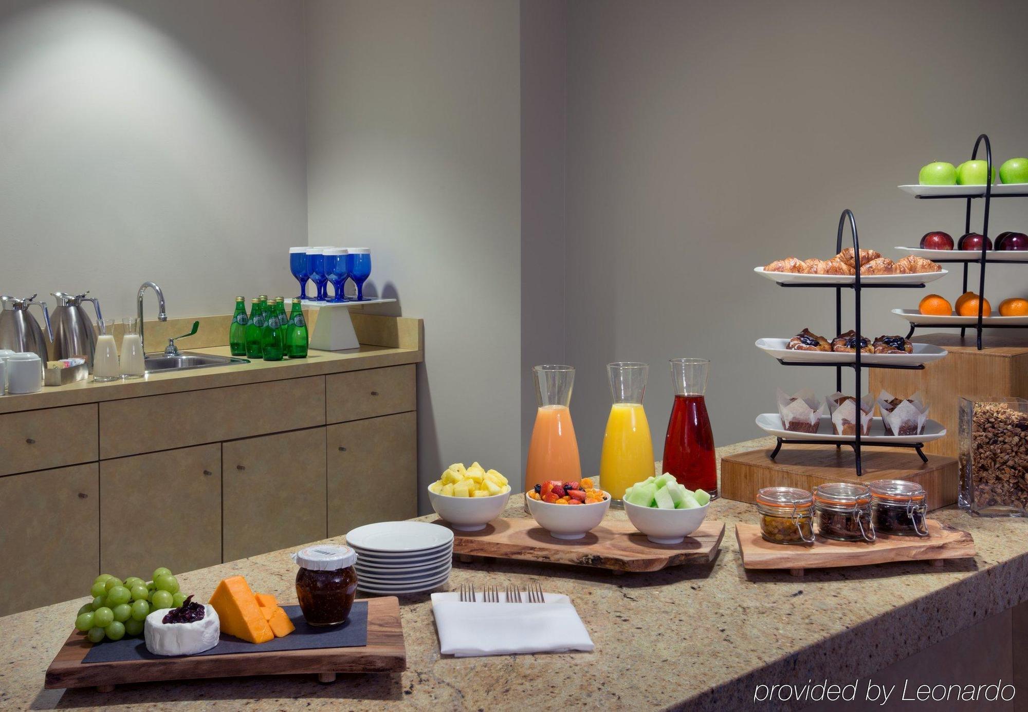 Отель Marriott Downtown At Cf Toronto Eaton Centre Экстерьер фото