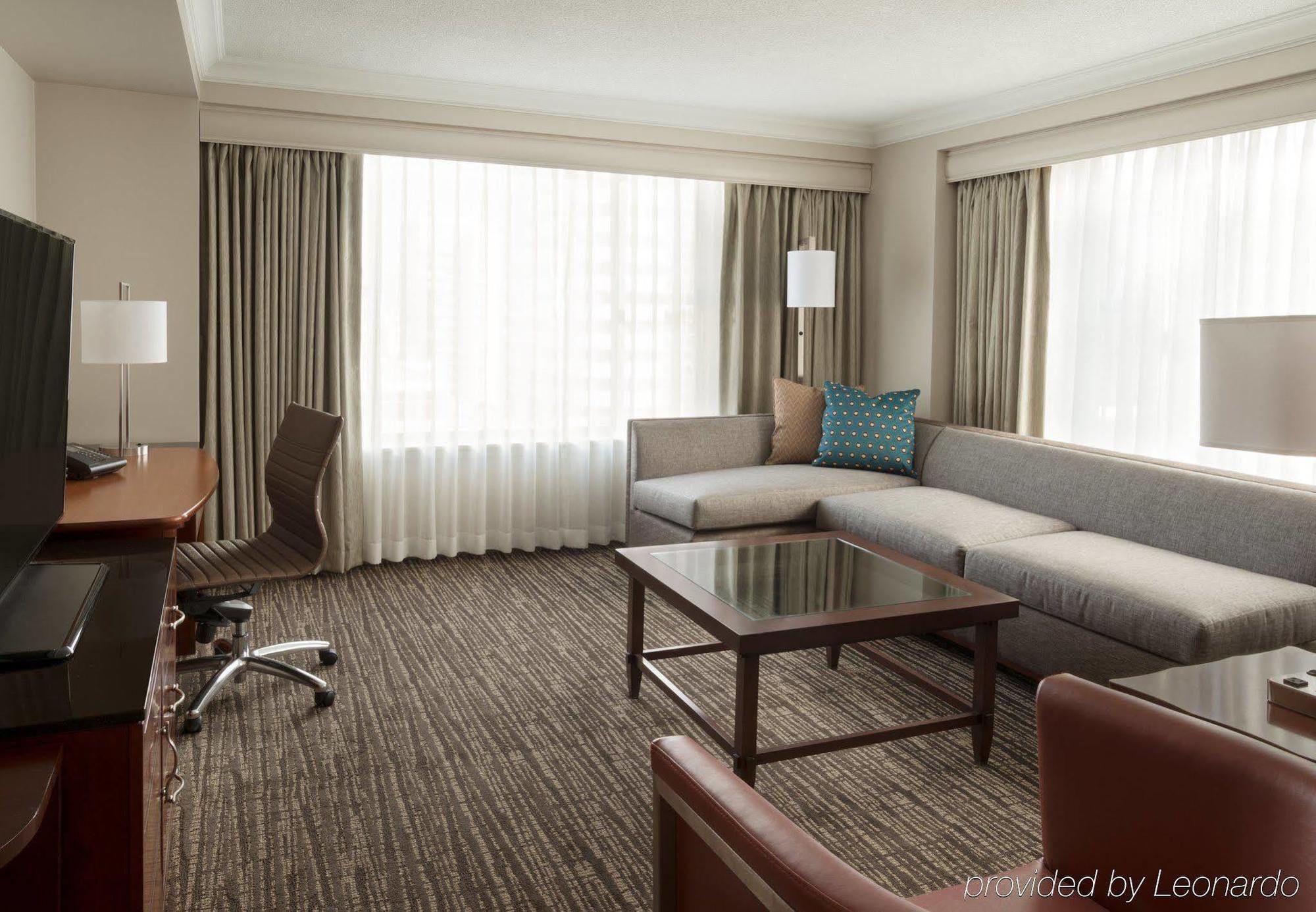Отель Marriott Downtown At Cf Toronto Eaton Centre Экстерьер фото